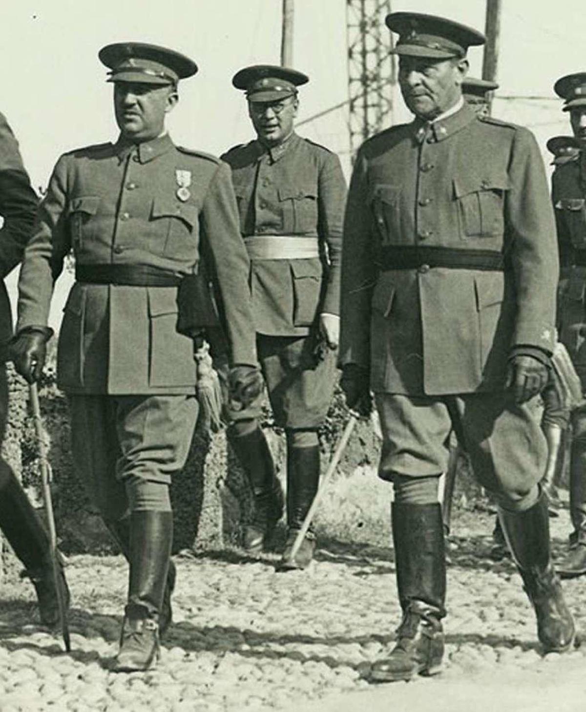 Balmes, a la derecha, con Franco.