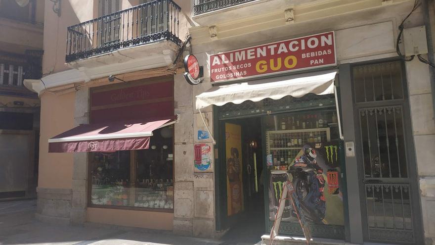 Uno de los establecimientos asiáticos situados en la calle Especerías.