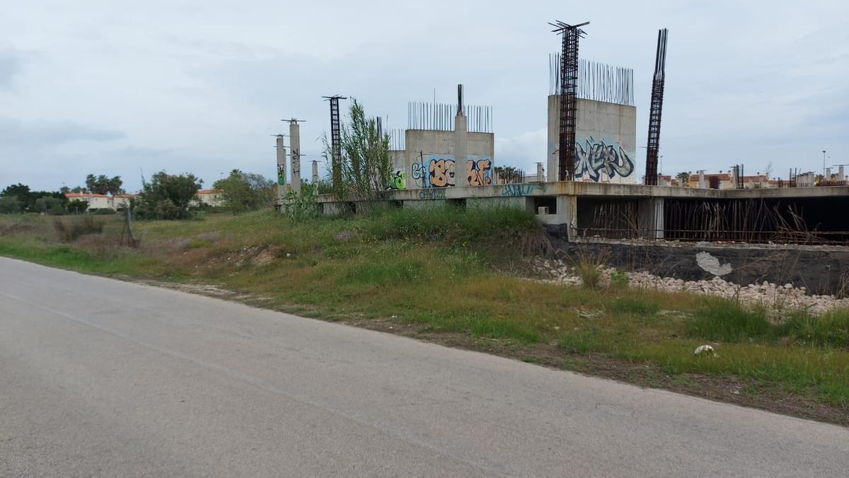 La estructura del Centro Ecuménico, abandonada, en Oliva Nova.