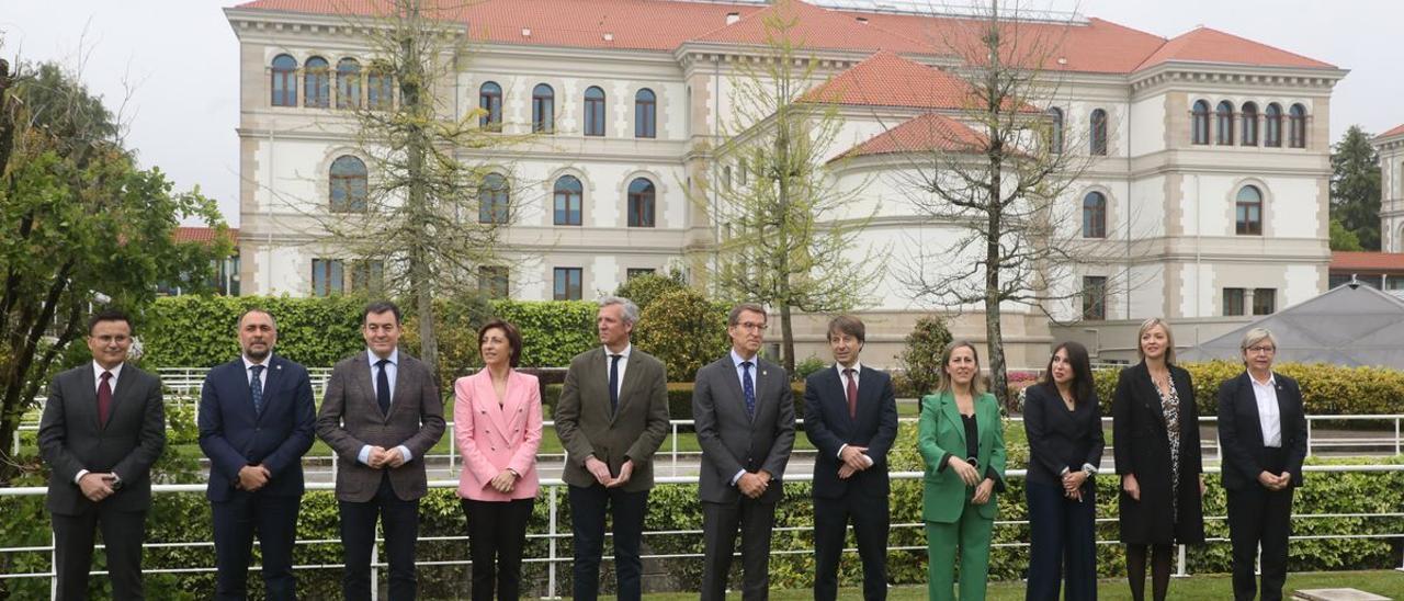 Feijóo posa con los conselleiros en su última reunión del Consello de la Xunta.