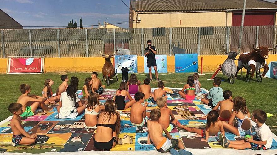 La programación finalizó con el cuentacuentos infantil ‘La vida del toro’ en las piscinas. | SERVICIO ESPECIAL