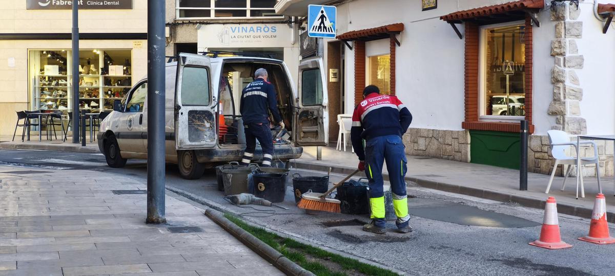 Reparan el pavimento de la plaza Jovellar y el parquin del hospital.