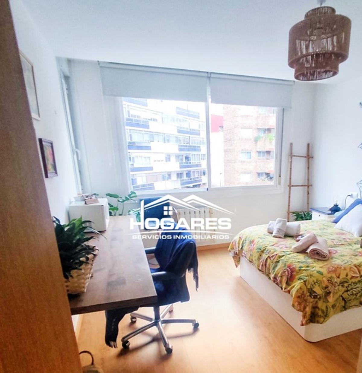 Dormitorio piso en venta en Vigo