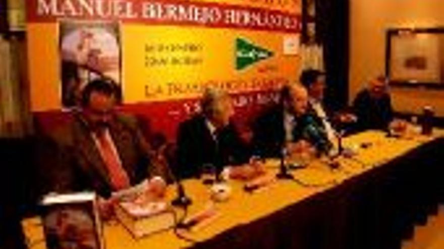 Bermejo presenta un libro de humor taurino