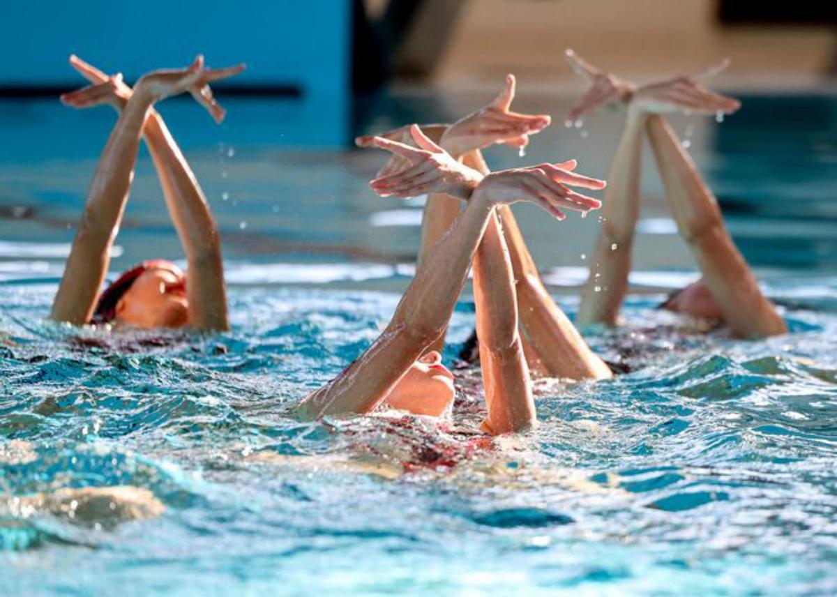 La natación artística de Ibiza toma impulso y continúa su progresión