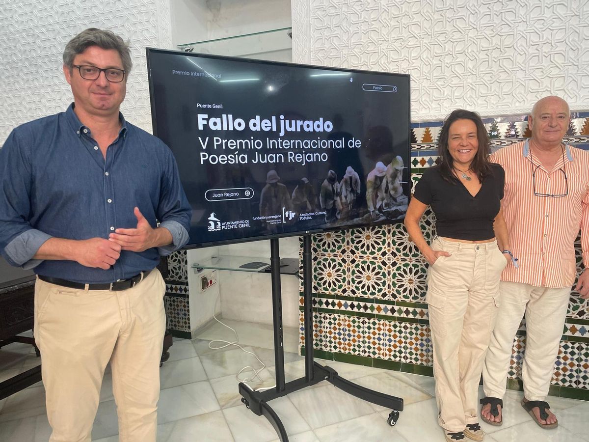 Sergio Velasco, María Delgado y Antonio Roa, tras el anuncio del ganador.