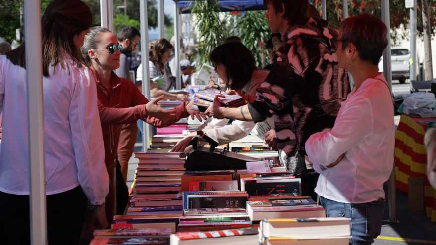 Les imatges de la diada de Sant Jordi 2025 a Roses