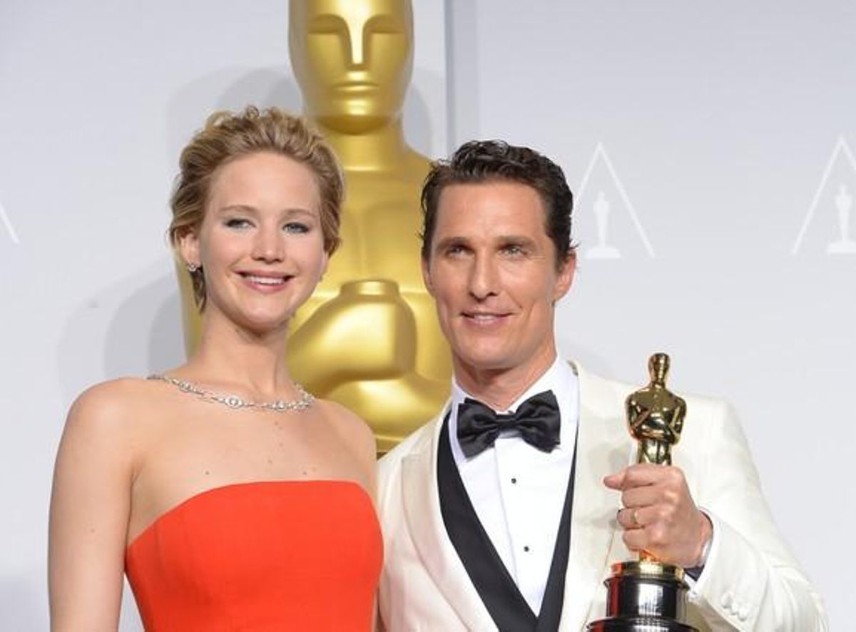 Matthew McConaughey celebra amb Jennifer Lawrence el seu Oscar a la sala de premsa.