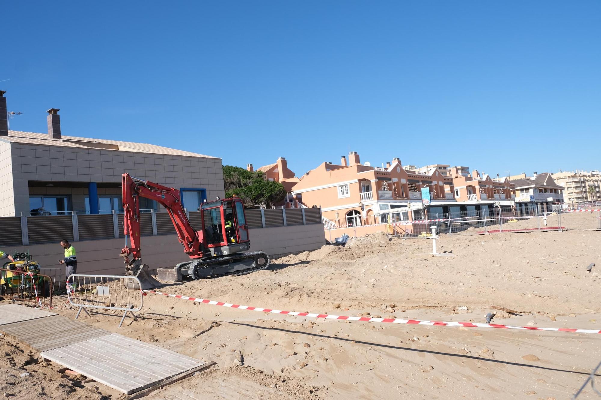 Obras de rehabilitación de la senda peatonal de La Mata en Torrevieja