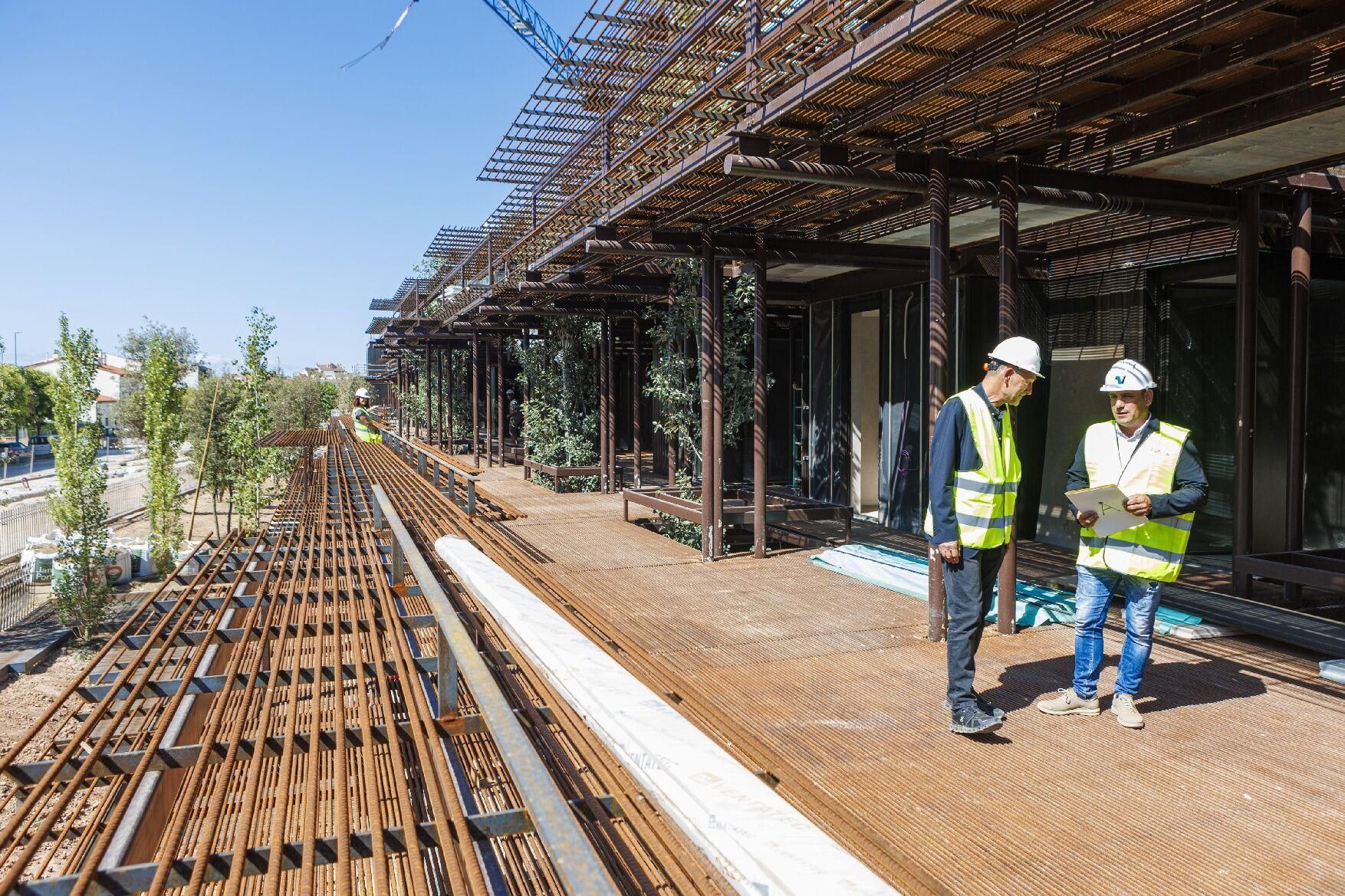 Obres a La Parada, l'edifici més singular de Manresa des de fa dècades