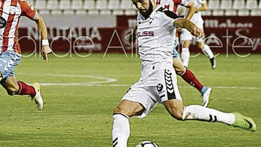 Pelayo Novo, con el Albacete.