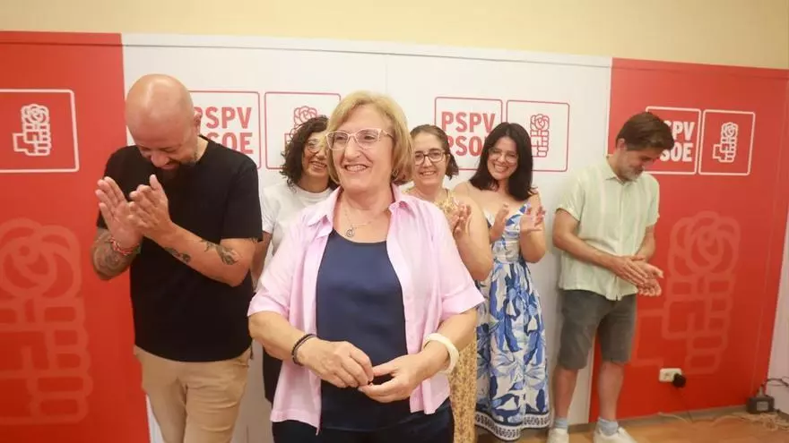 Cambio de cartel electoral en el PSOE de Alicante tras la salida de Ana Barceló