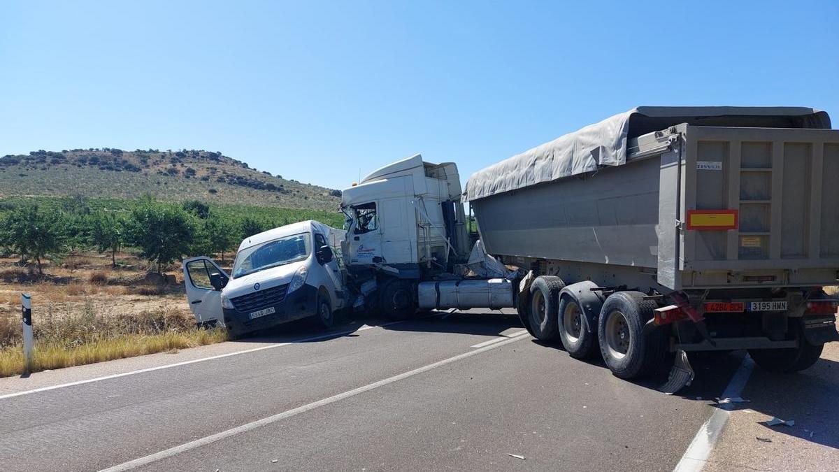 Imagen de dos de los vehículos implicados en el siniestro.