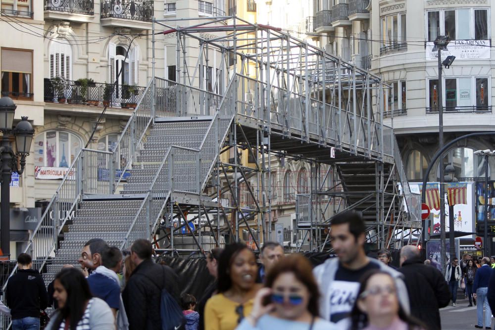 Ambiente fallero en las calles de València