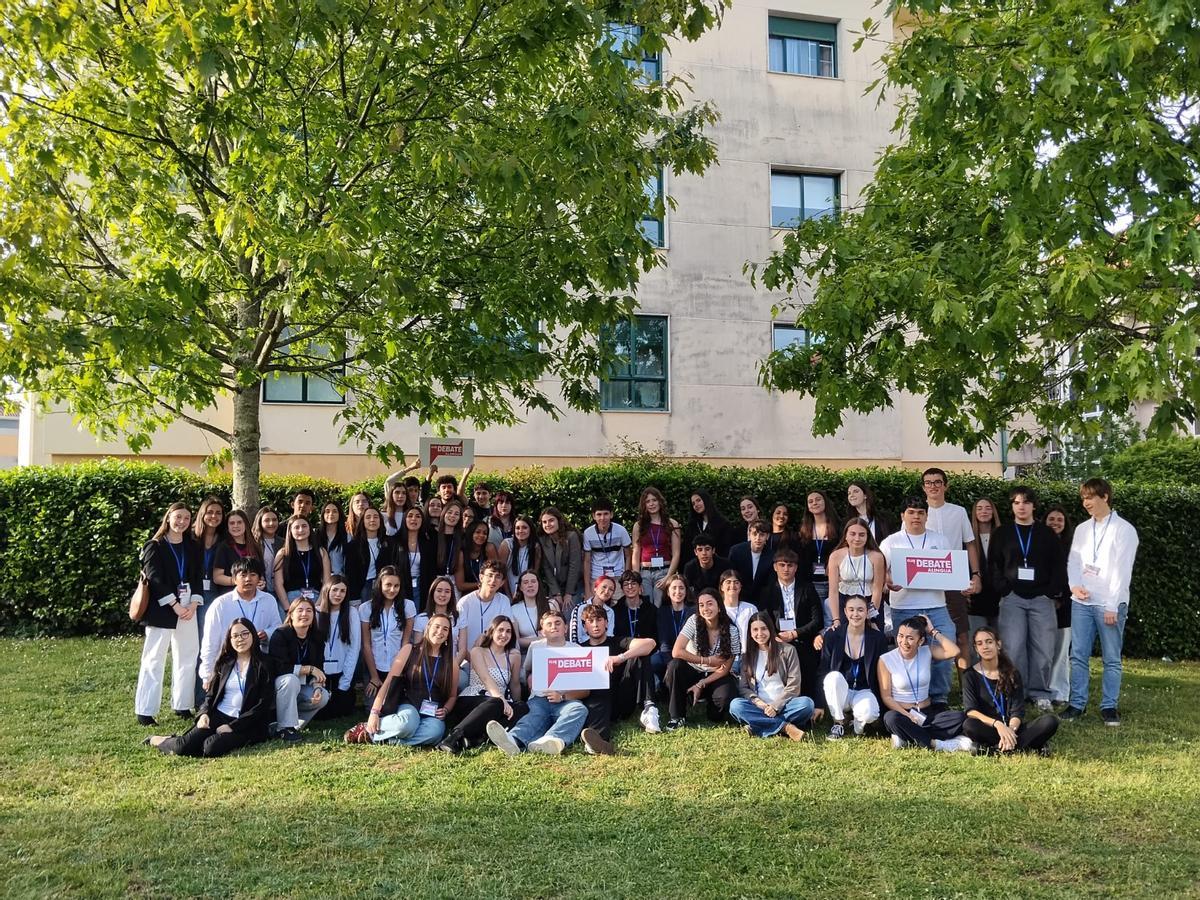 La final del Club de Debate Alingua 2026 reunió a estudiantes de ocho institutos gallegos.