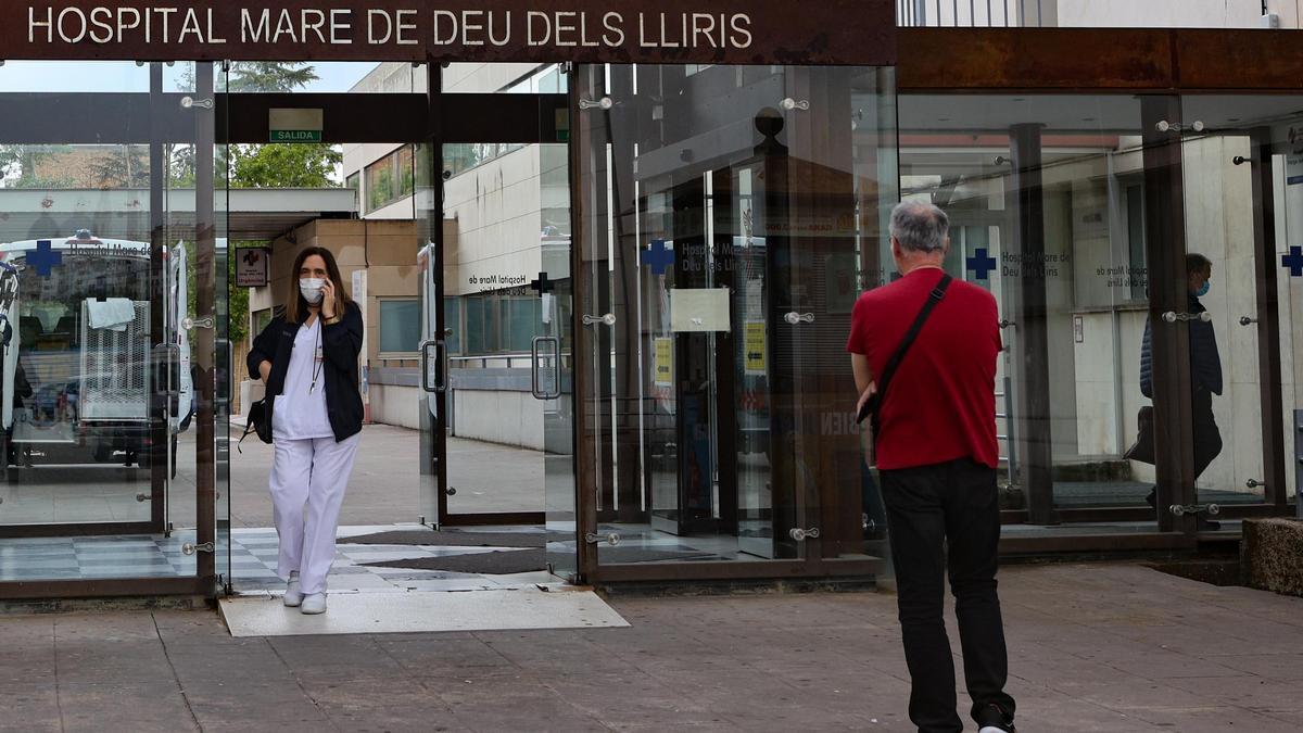 Entrada al Hospital Virgen de los Lirios de Alcoy.