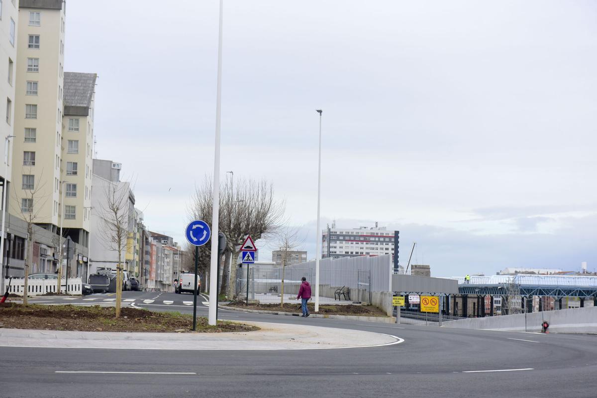 Rotonda y acceso a la nueva estación de bus