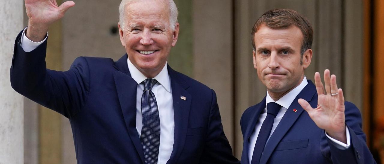 Joe Biden y Emmanuel Macron.