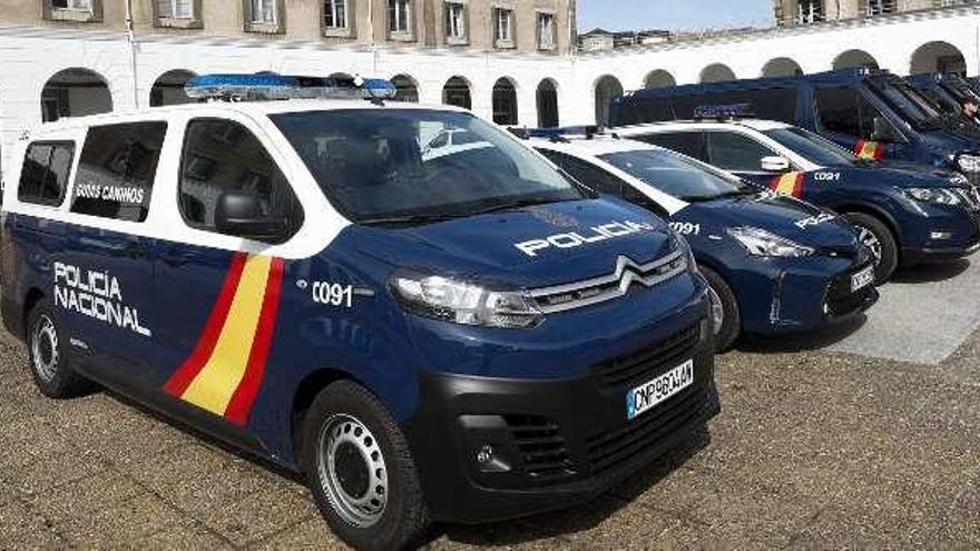 Presentación de los nuevos vehículos para la Policía Nacional en Oviedo