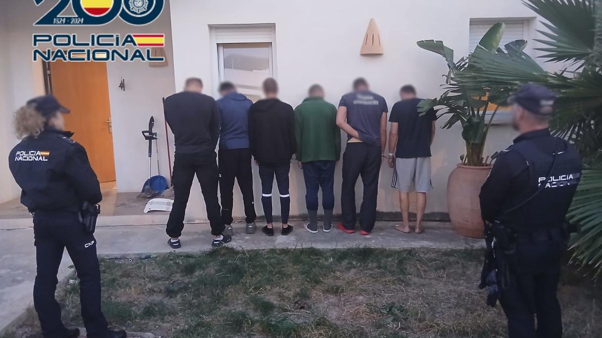 Los detenidos, en una imagen cedida por la Policía Nacional, con edades entre 25 y 60 años