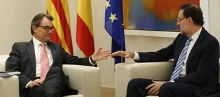 'Financial Times' considera el escándalo Pujol un factor para acelerar las negociaciones Rajoy-Mas
