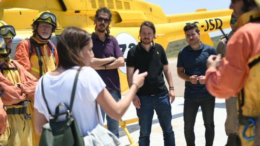 Iglesias pide mejoras para los bomberos forestales