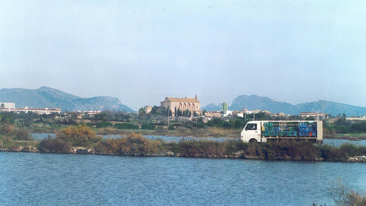 Malestar vecinal en Alcúdia por los sondeos del segundo cable en fincas privadas del entorno de Maristany