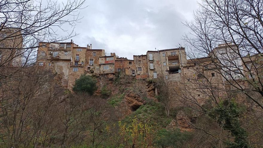 Viver derribará dos casas para avanzar en la regeneración de la Floresta