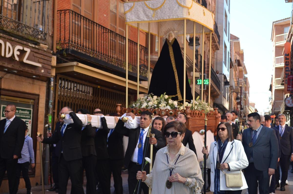 La Procesión del Resucitado en Benavente, en imágenes