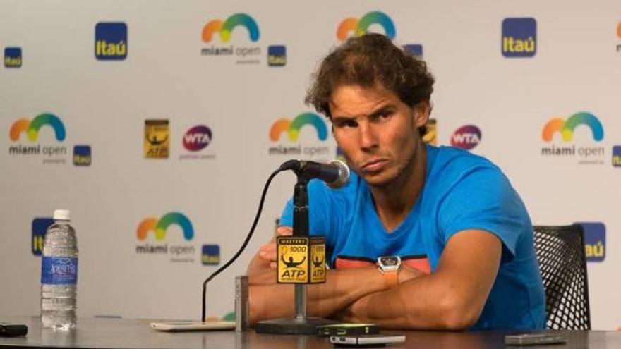 Nadal habla en la rueda de prensa que ofreció tras retirarse del partido.