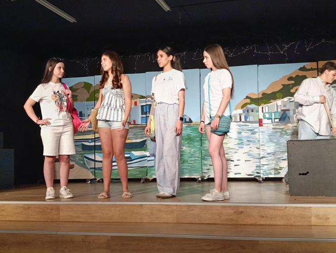 EN IMÁGENES: Grado baila al son de "Mamma MIa"