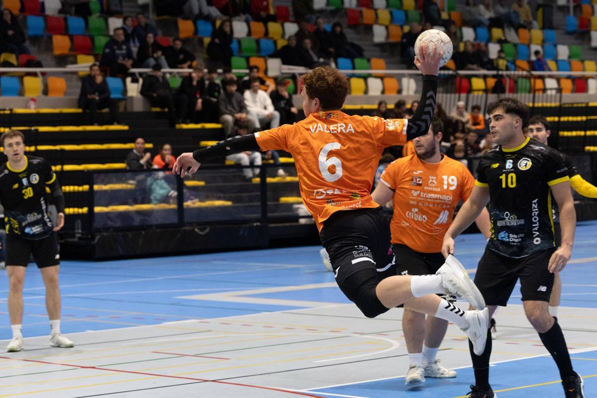 Todas las imágenes del partido de balonmano de Eivissa Handbol Trasmapi contra Soria