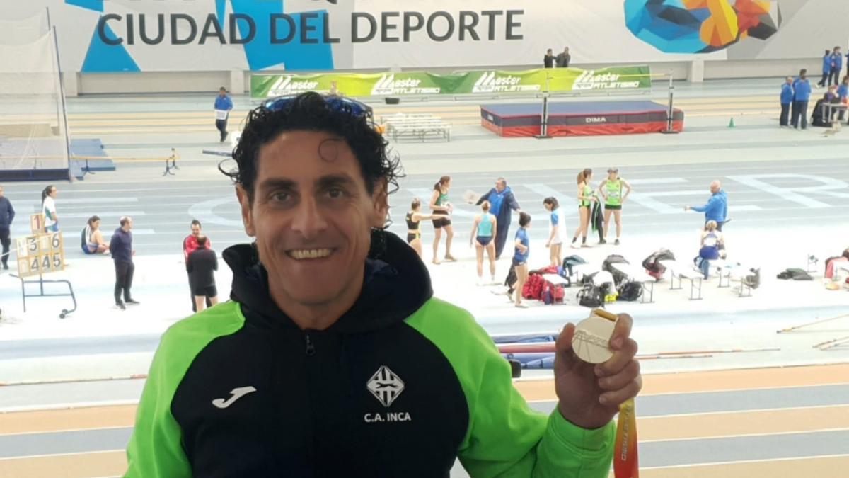 Charly Outón, subcampeón en 3.000 metros M45.