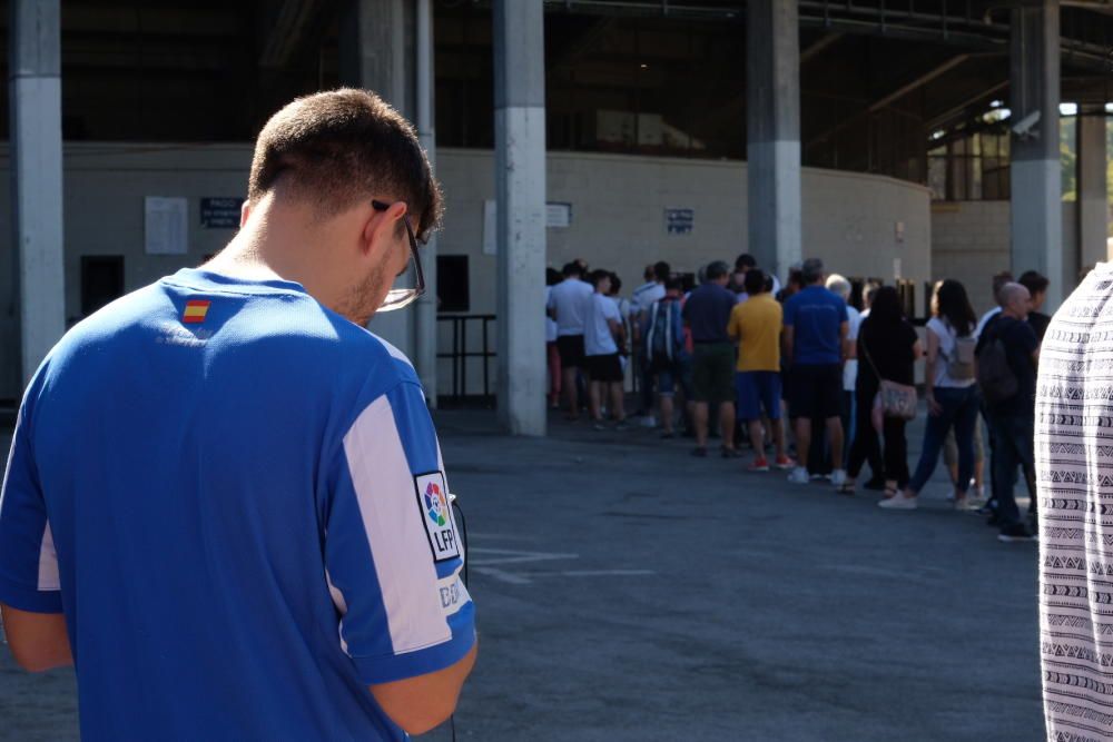 Colas en el Rico Pérez para comprar las entradas del Hércules- Ponferradina