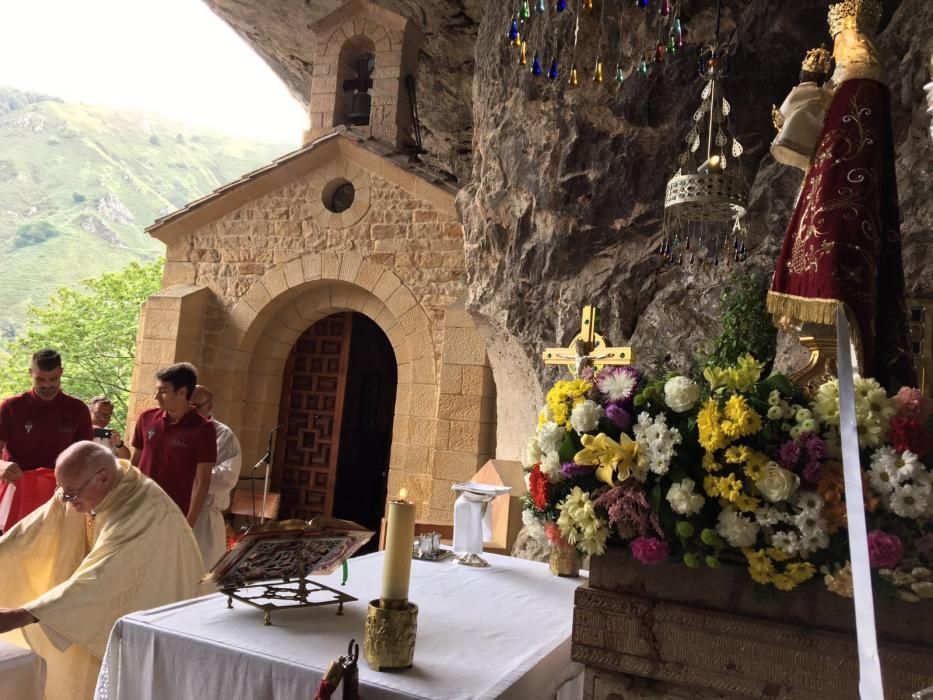 Visita de la plantilla sportinguista a Covadonga.