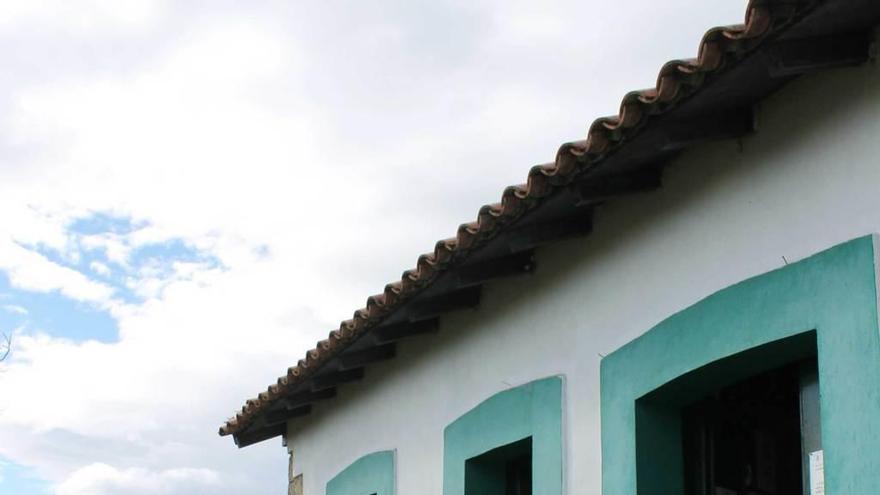 Domingo Ugarte, en el jardín del albergue.