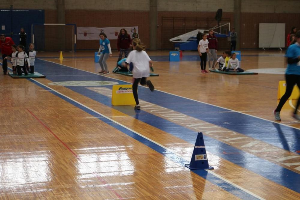 Jugando al atletismo en Alcantarilla