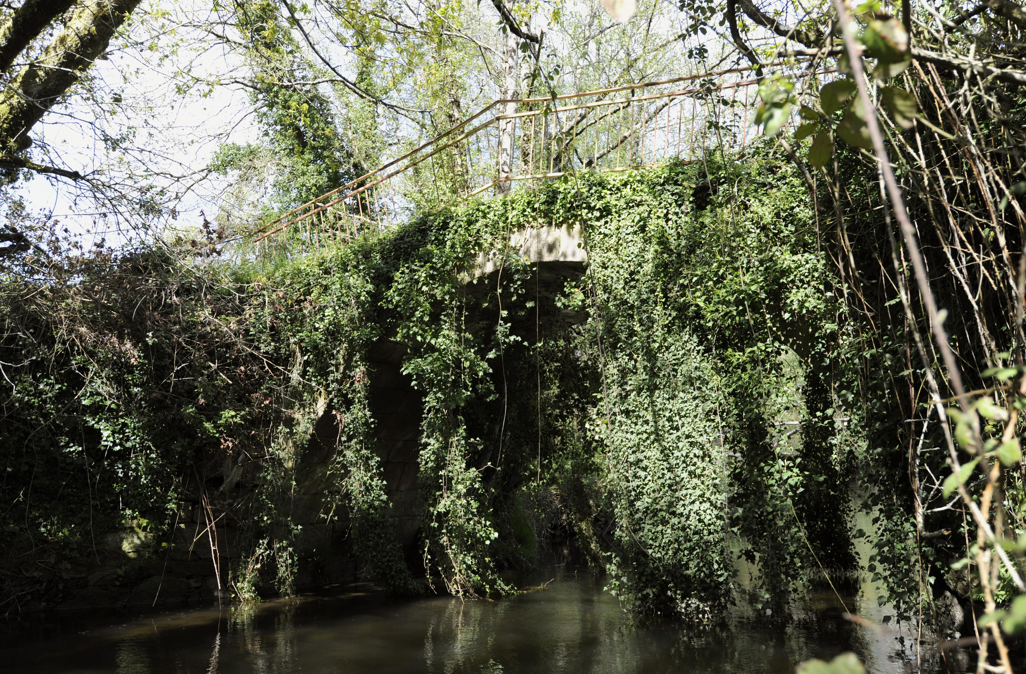 A Ponte da Pedra, en Chapa, por donde pasa también la ruta jacobea.