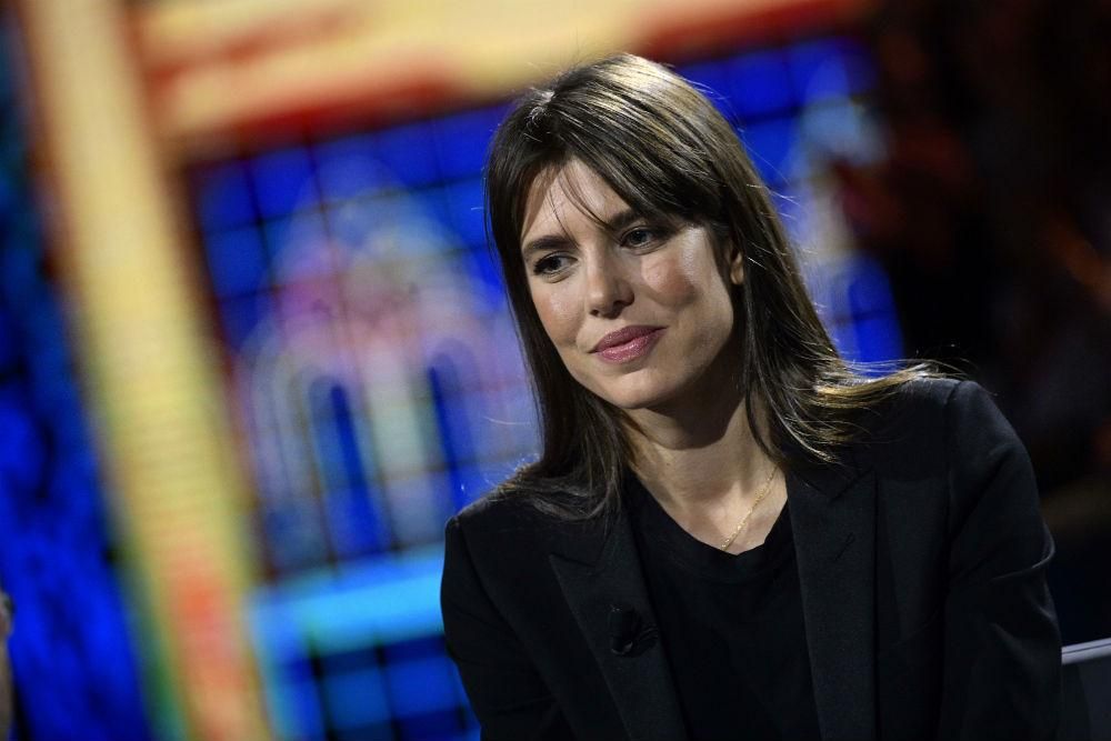 Carlota Casiraghi con melena suelta y flequillo