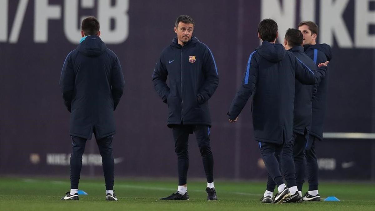 Luis Enrique, con su cuerpo técnico, en el entrenamiento.