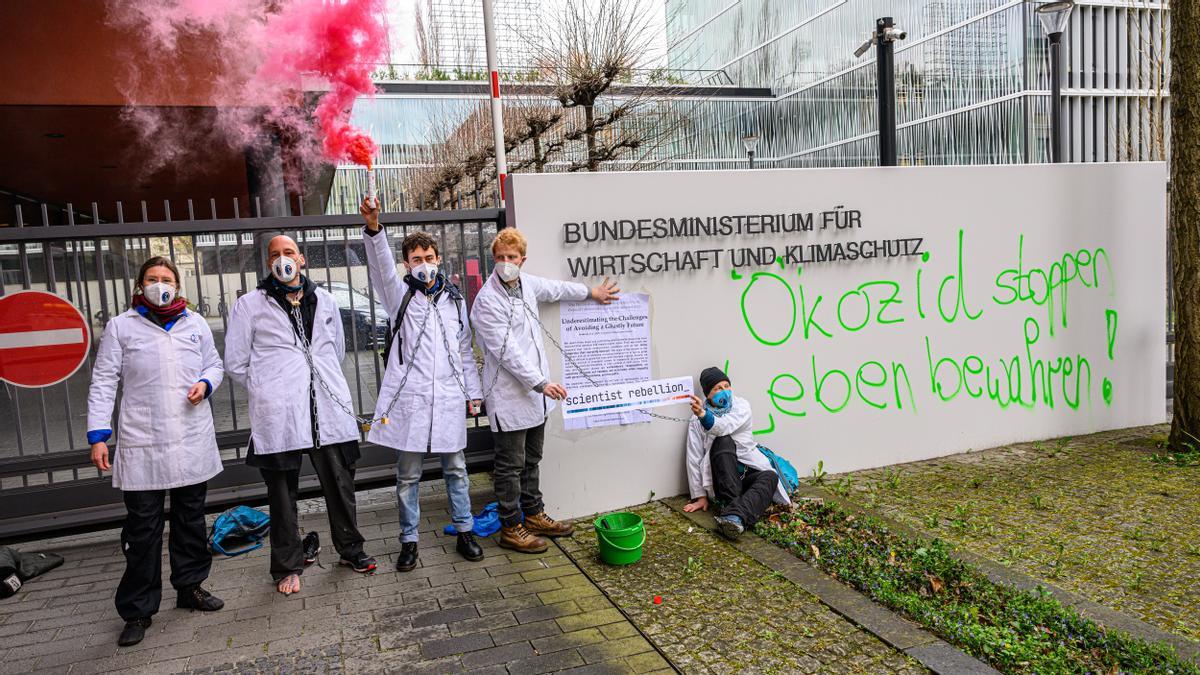 Científicos alemanes en una protesta anterior ante el El Ministerio Federal de Economía y Protección del Clima.