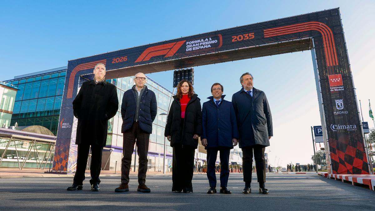 Los impulsores del GP de España, junto al CEO de la F1, Stefano Domenicali, este martes en IFEMA