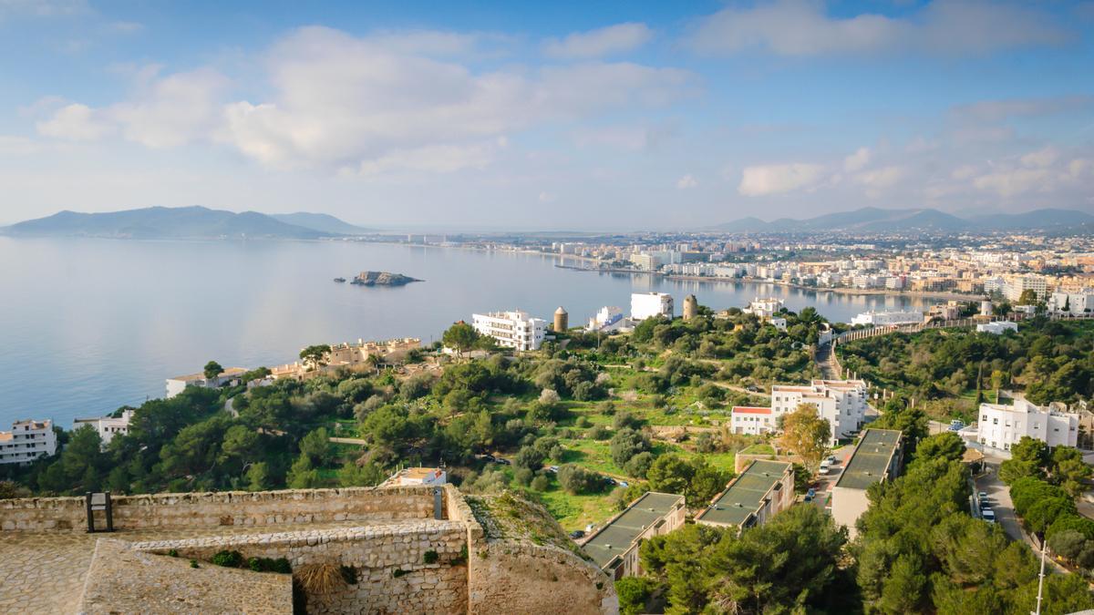 Los residentes en las islas tienen la oportunidad de descubrir la ciudad de Eivissa gracias a estos bonos