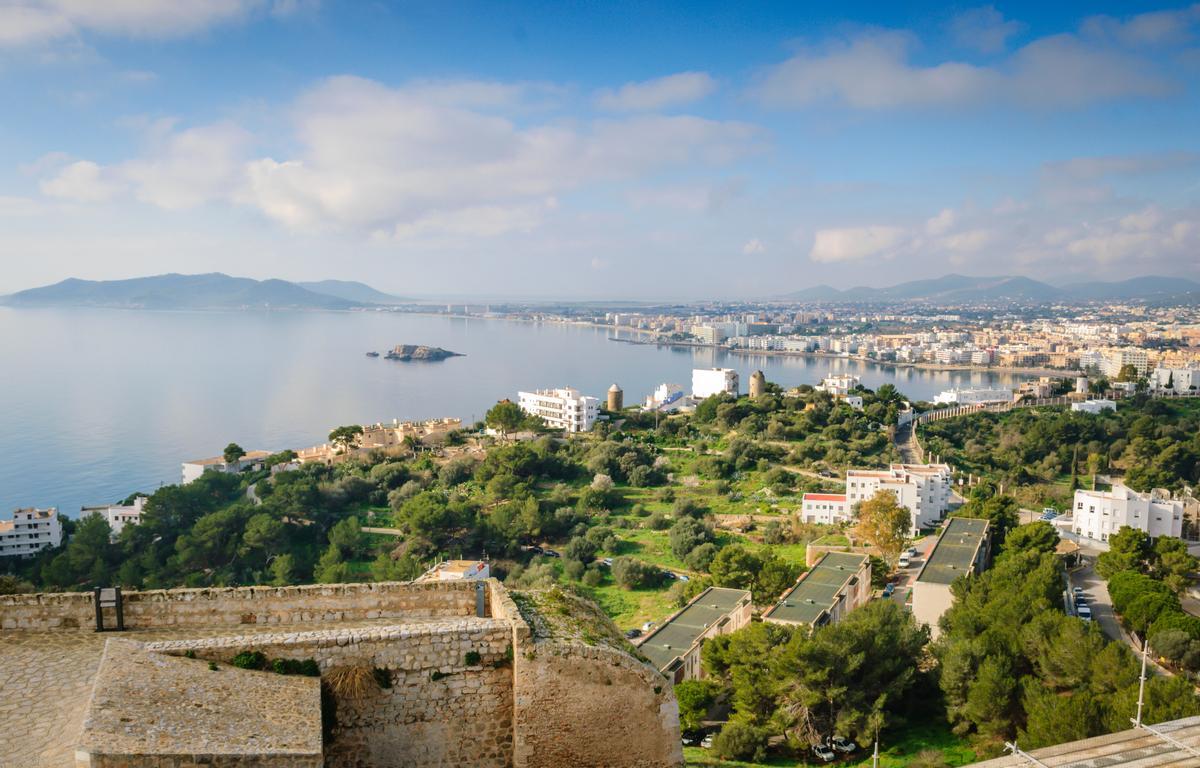Los residentes en las islas tienen la oportunidad de descubrir la ciudad de Ibiza gracias a estos bonos