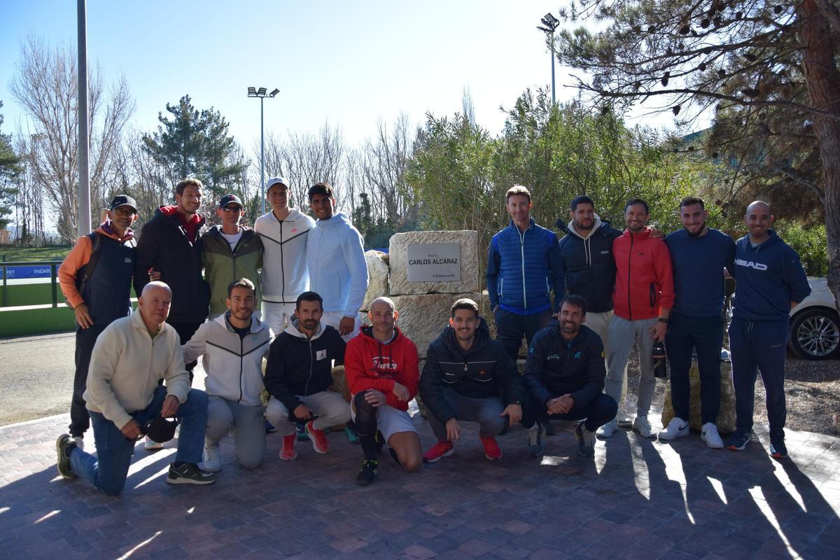 Tras su entrenamiento con Sinner, la Academia sorprendió a Alcaraz poniendo su nombre a la pista central de la Academia.