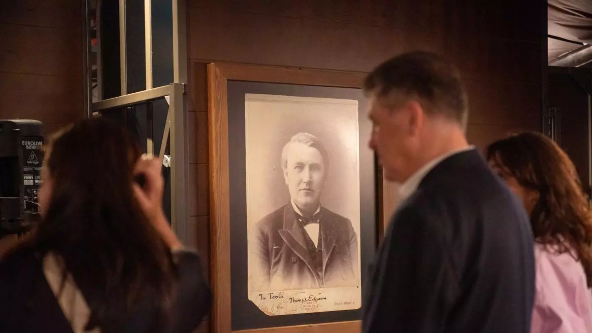 Una exposición en O Parrote pone en valor la figura de Nikola Tesla