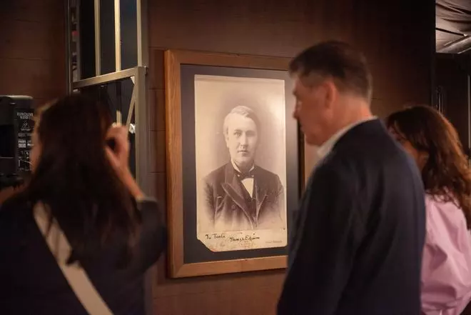 El Paseo do Parrote acoge la exposición 'Nikola Tesla. El genio de la electricidad moderna'