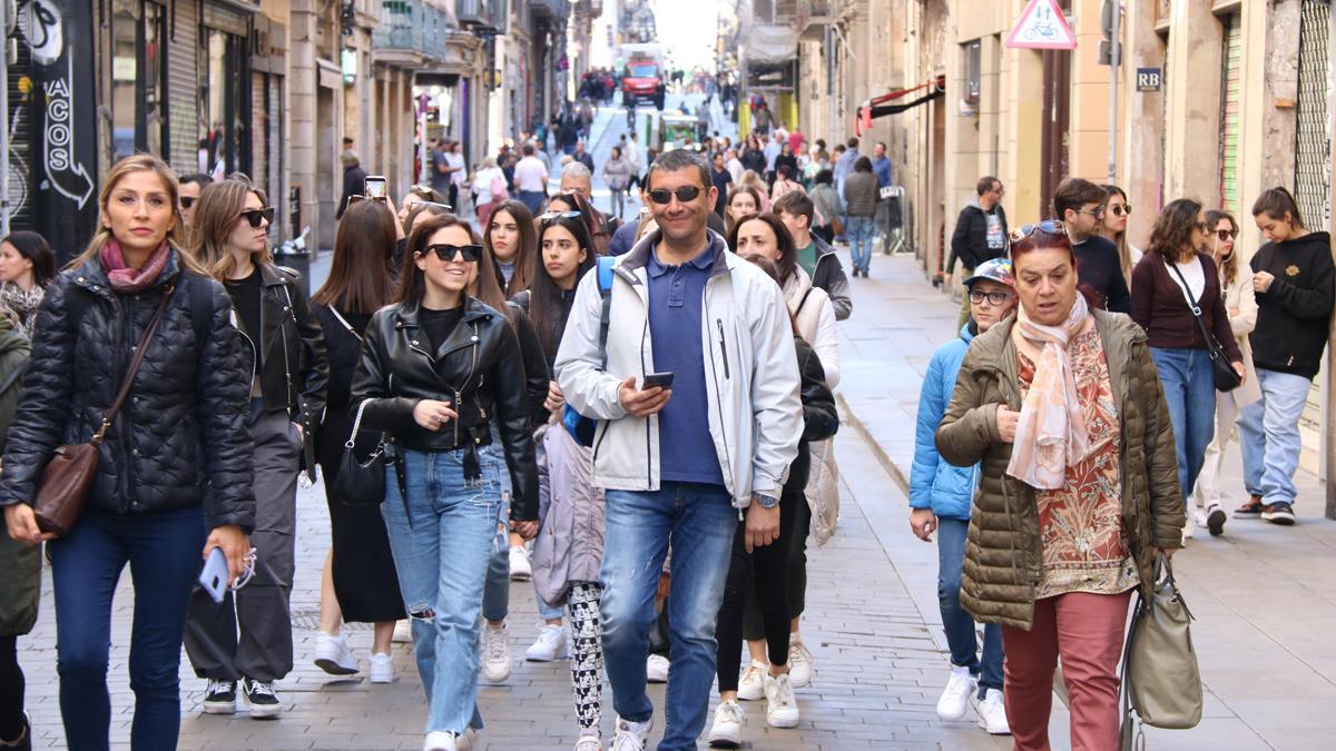 Barcelona se llena de turistas por Semana Santa.