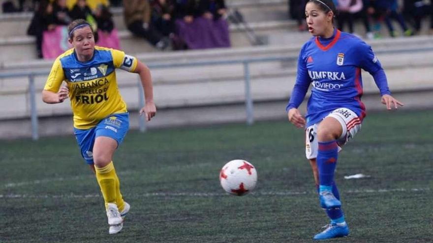 Una acción del Real Oviedo Femenino-Friol, ayer, en el Díaz Vega.