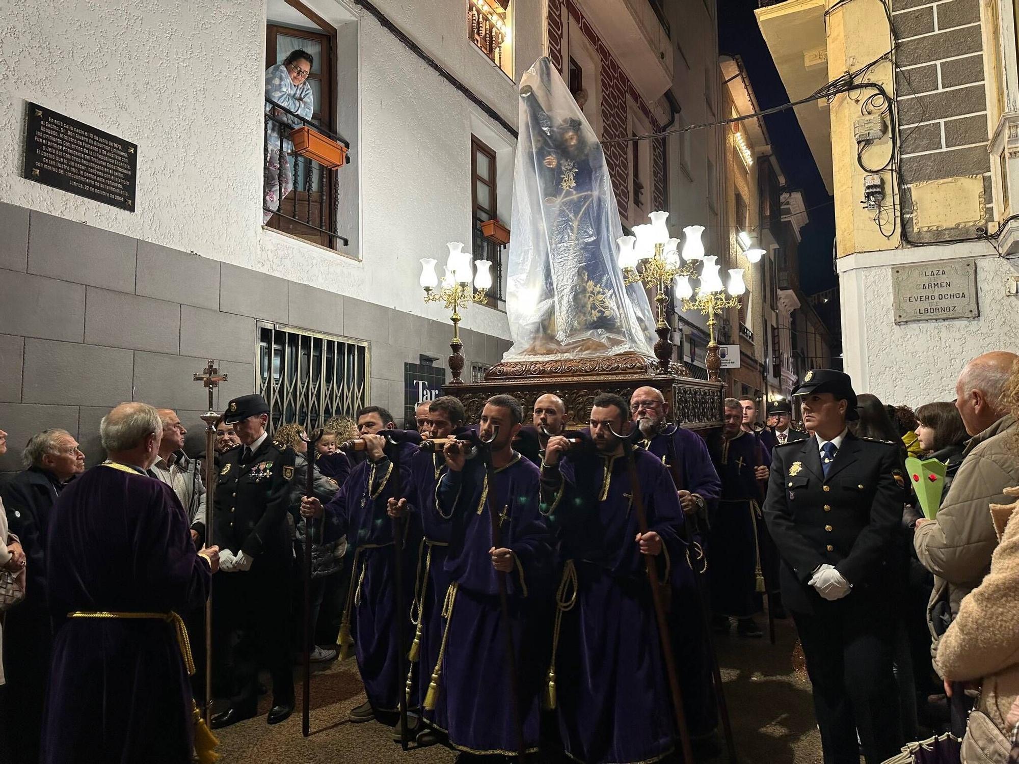 EN IMÁGENES | La envolvente procesión del Nazareno en Luarca